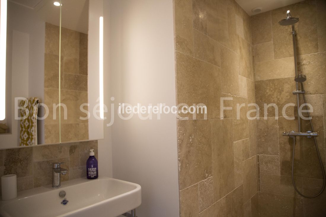 Photo 11: An accomodation located in La Couarde-sur-mer on ile de R&eacute;.