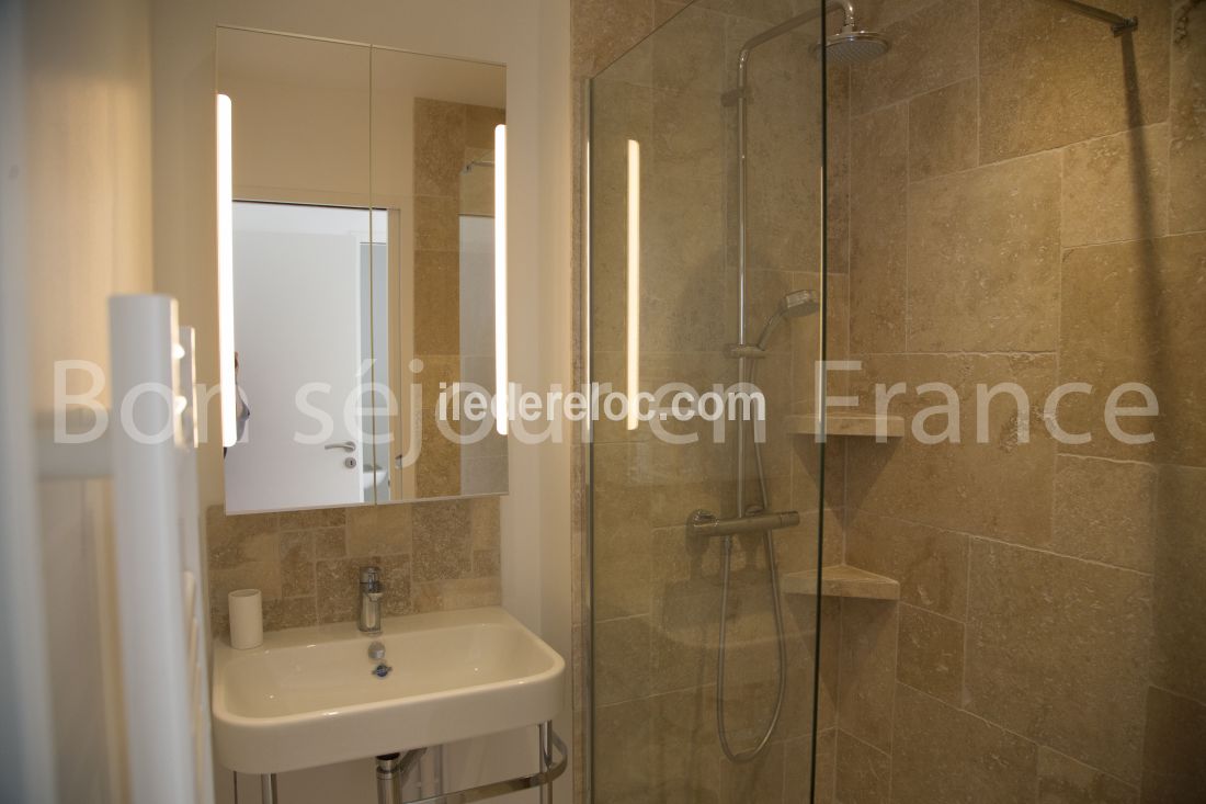 Photo 19: An accomodation located in La Couarde-sur-mer on ile de R&eacute;.