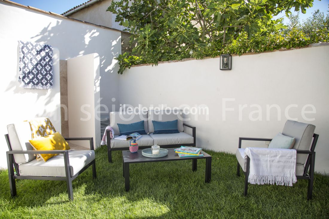 Photo 25: An accomodation located in La Couarde-sur-mer on ile de R&eacute;.