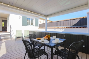 Ile de R&eacute;:Unique apartment 50m from the port with parking