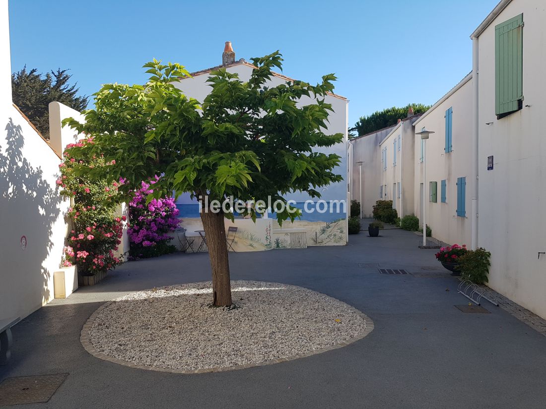 Photo 12: An accomodation located in La Flotte-en-R&eacute; on ile de R&eacute;.