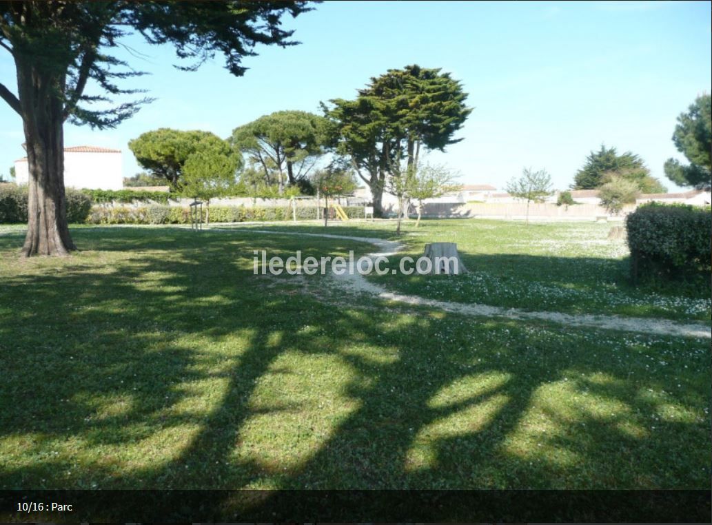 Photo 18: An accomodation located in La Flotte-en-R&eacute; on ile de R&eacute;.