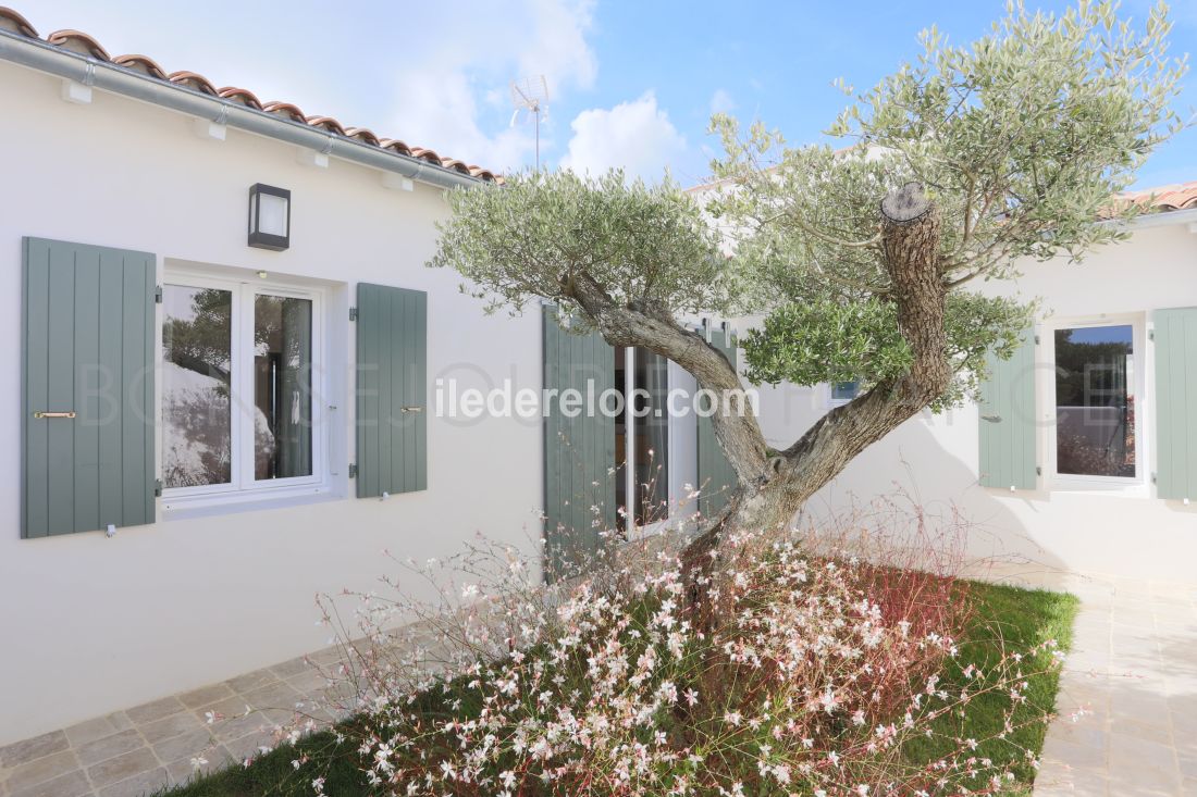 Photo 18: An accomodation located in La Flotte-en-R&eacute; on ile de R&eacute;.