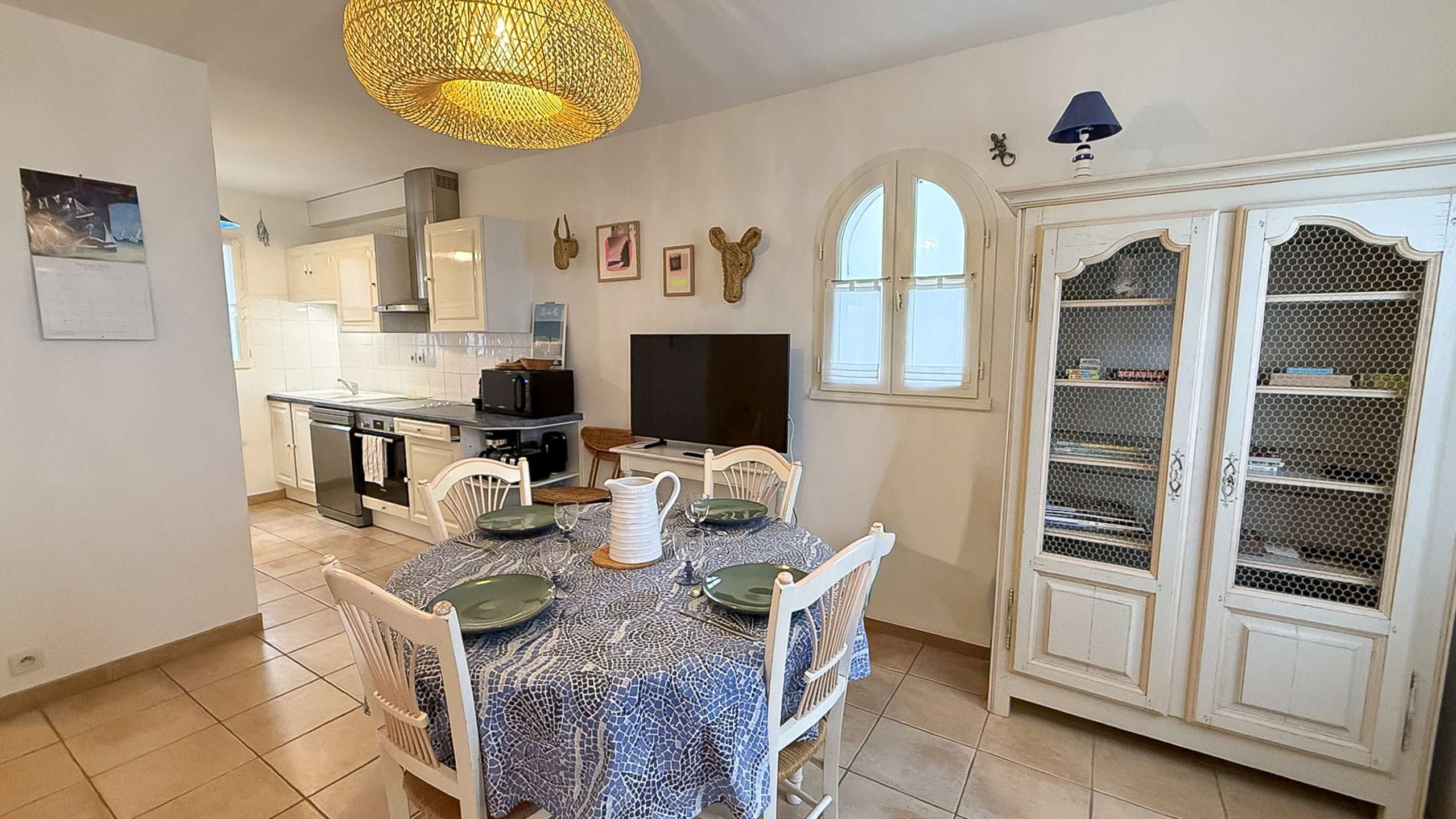 Photo 4: An accomodation located in Saint-Martin-de-R&eacute; on ile de R&eacute;.