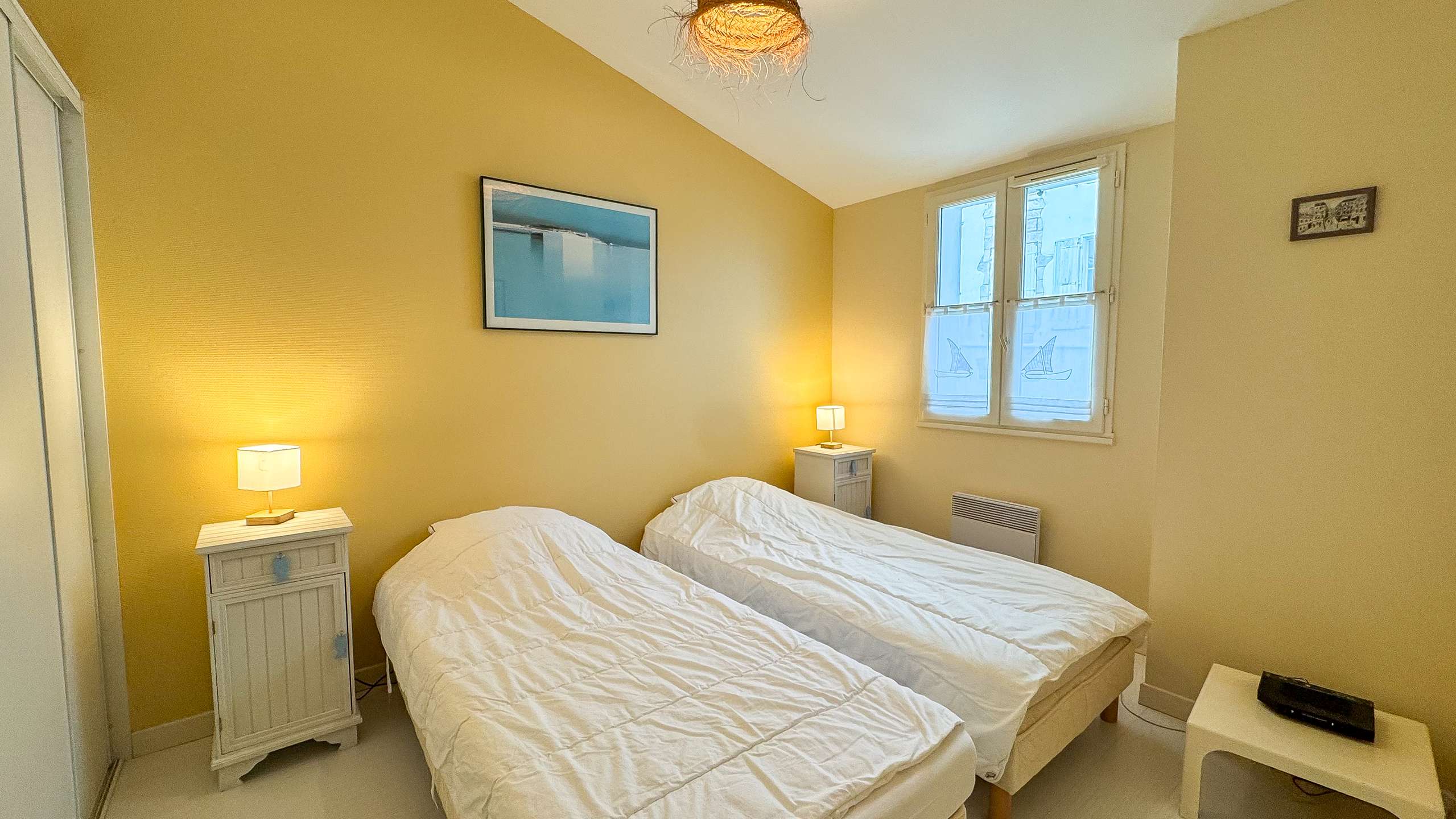 Photo 6: An accomodation located in Saint-Martin-de-R&eacute; on ile de R&eacute;.