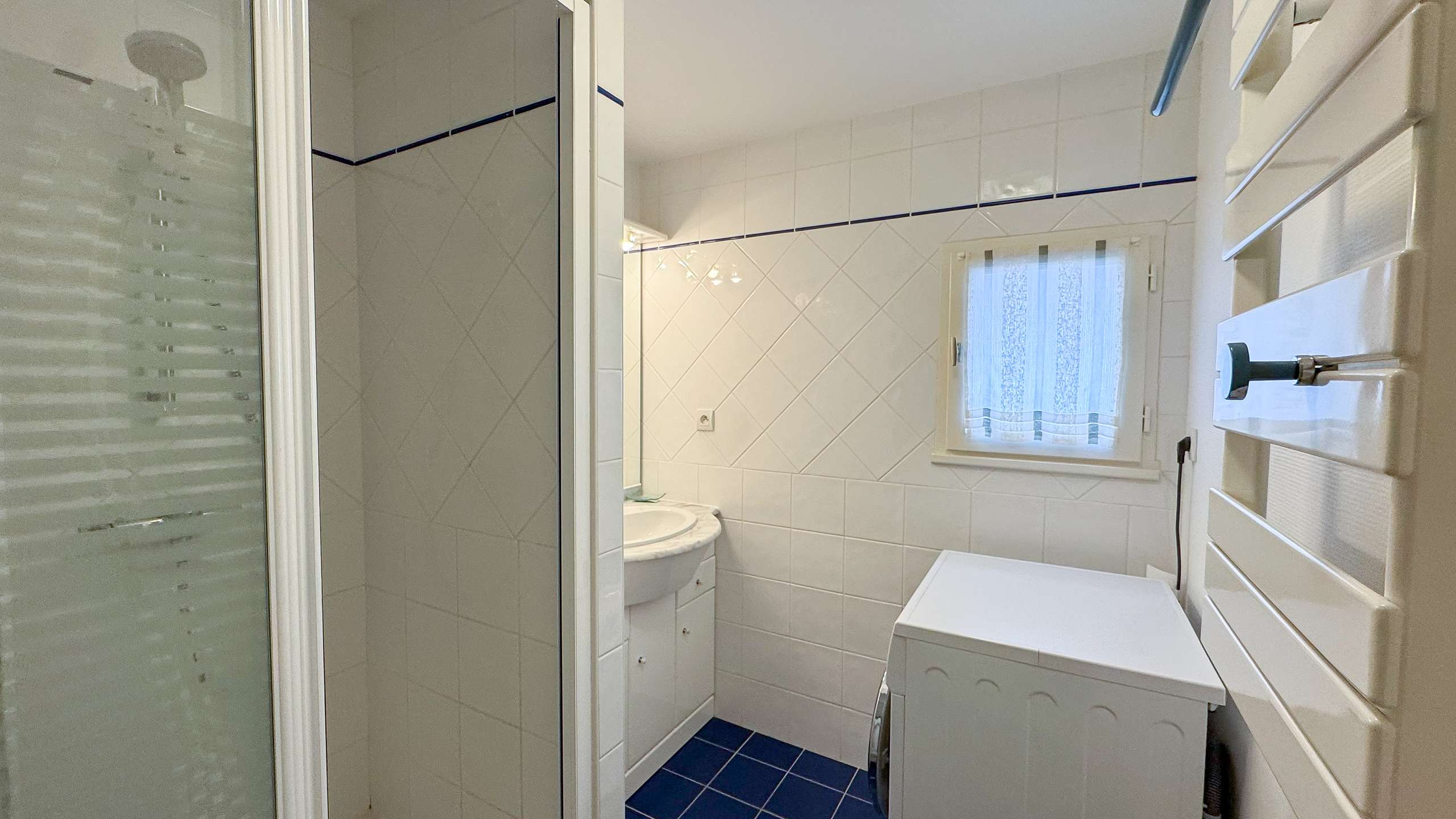 Photo 9: An accomodation located in Saint-Martin-de-R&eacute; on ile de R&eacute;.