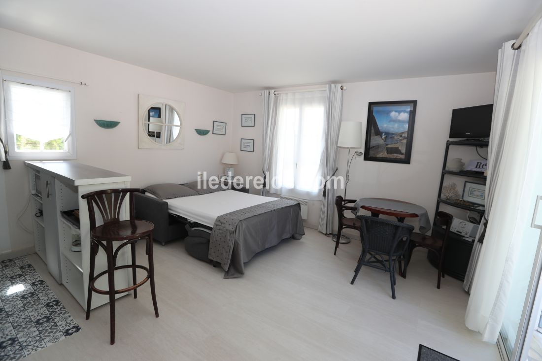 Photo 4: An accomodation located in Les Portes-en-R&eacute; on ile de R&eacute;.