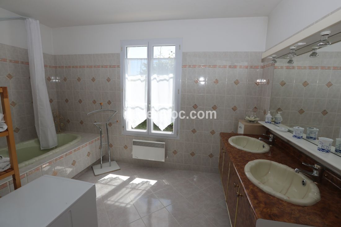 Photo 8: An accomodation located in Les Portes-en-R&eacute; on ile de R&eacute;.