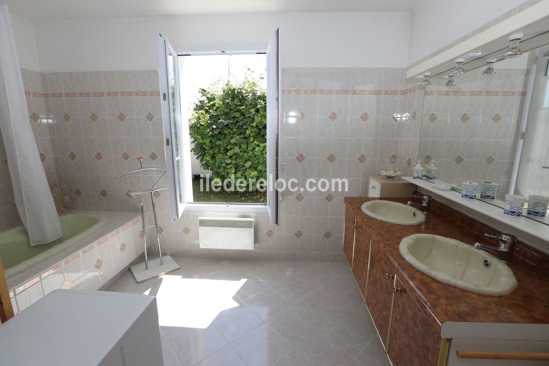 Photo 9: An accomodation located in Les Portes-en-R&eacute; on ile de R&eacute;.