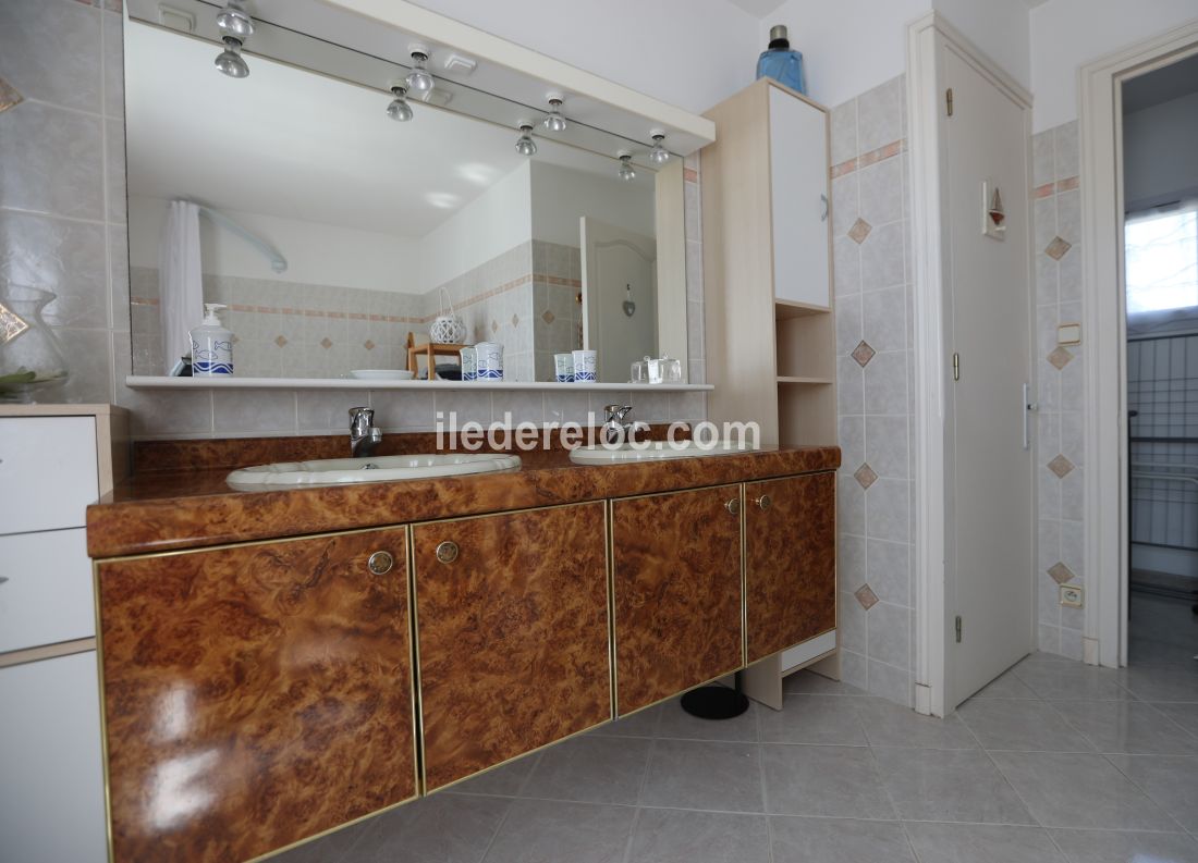 Photo 7: An accomodation located in Les Portes-en-R&eacute; on ile de R&eacute;.