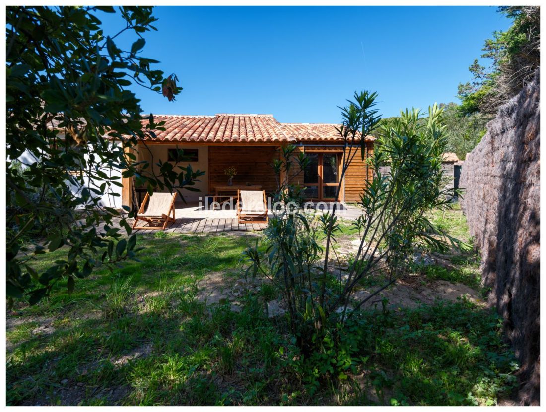 Photo 6: An accomodation located in Saint-Cl&eacute;ment-des-Baleines on ile de R&eacute;.