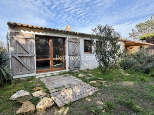 Ile de R&eacute;:Architect-designed house from the 1970s, renovated in 2025 - 250m from the beach