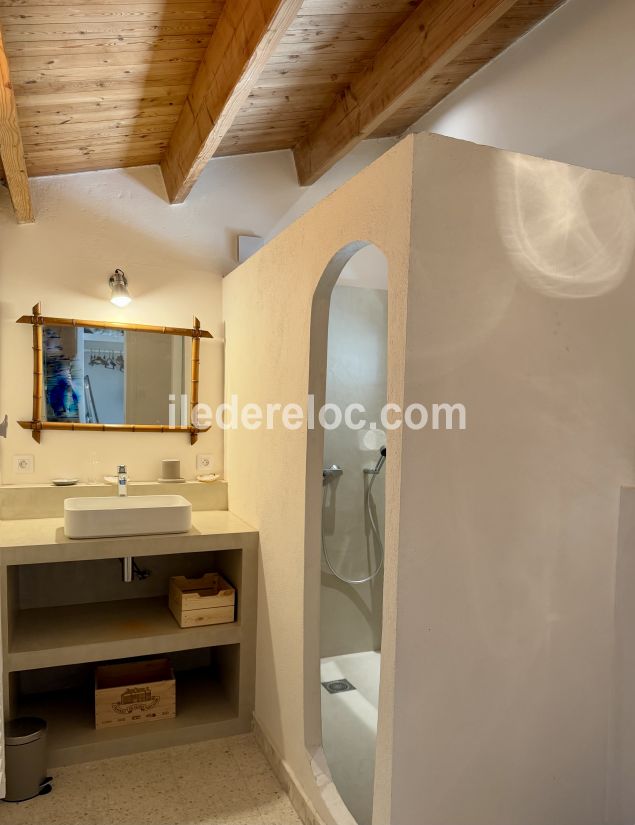 Photo 14: An accomodation located in Saint-Cl&eacute;ment-des-Baleines on ile de R&eacute;.