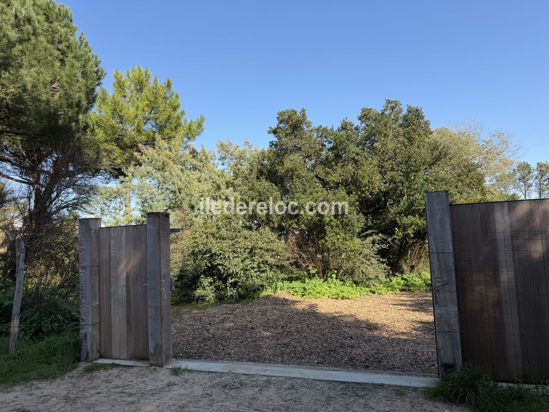 Photo 24: An accomodation located in Saint-Cl&eacute;ment-des-Baleines on ile de R&eacute;.