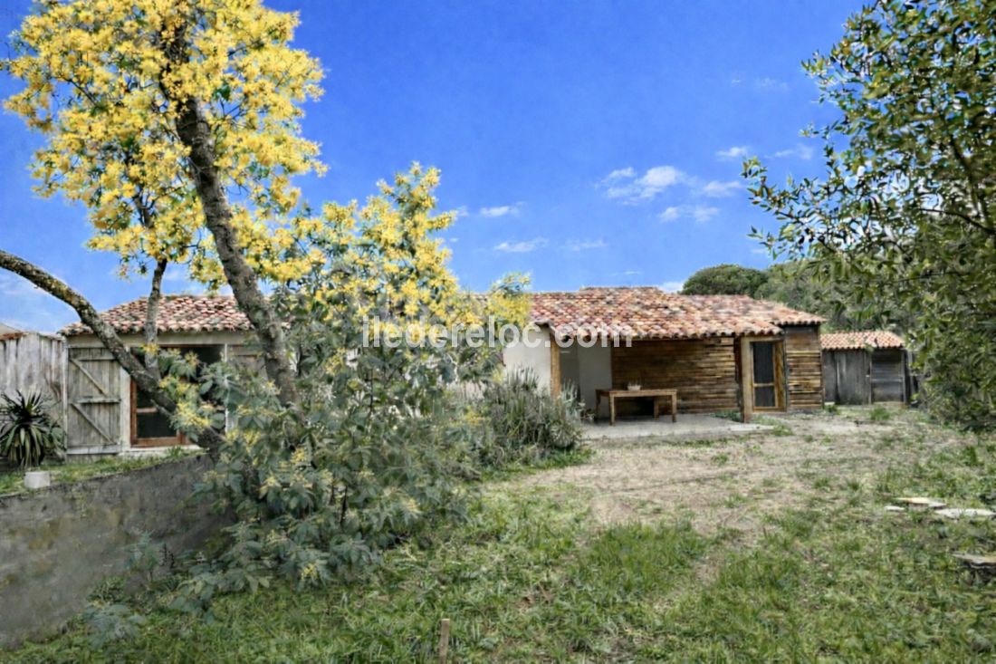 Photo 13: An accomodation located in Saint-Cl&eacute;ment-des-Baleines on ile de R&eacute;.