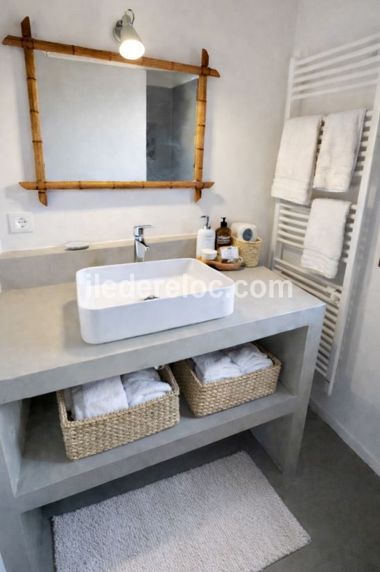 Photo 9: An accomodation located in Saint-Cl&eacute;ment-des-Baleines on ile de R&eacute;.