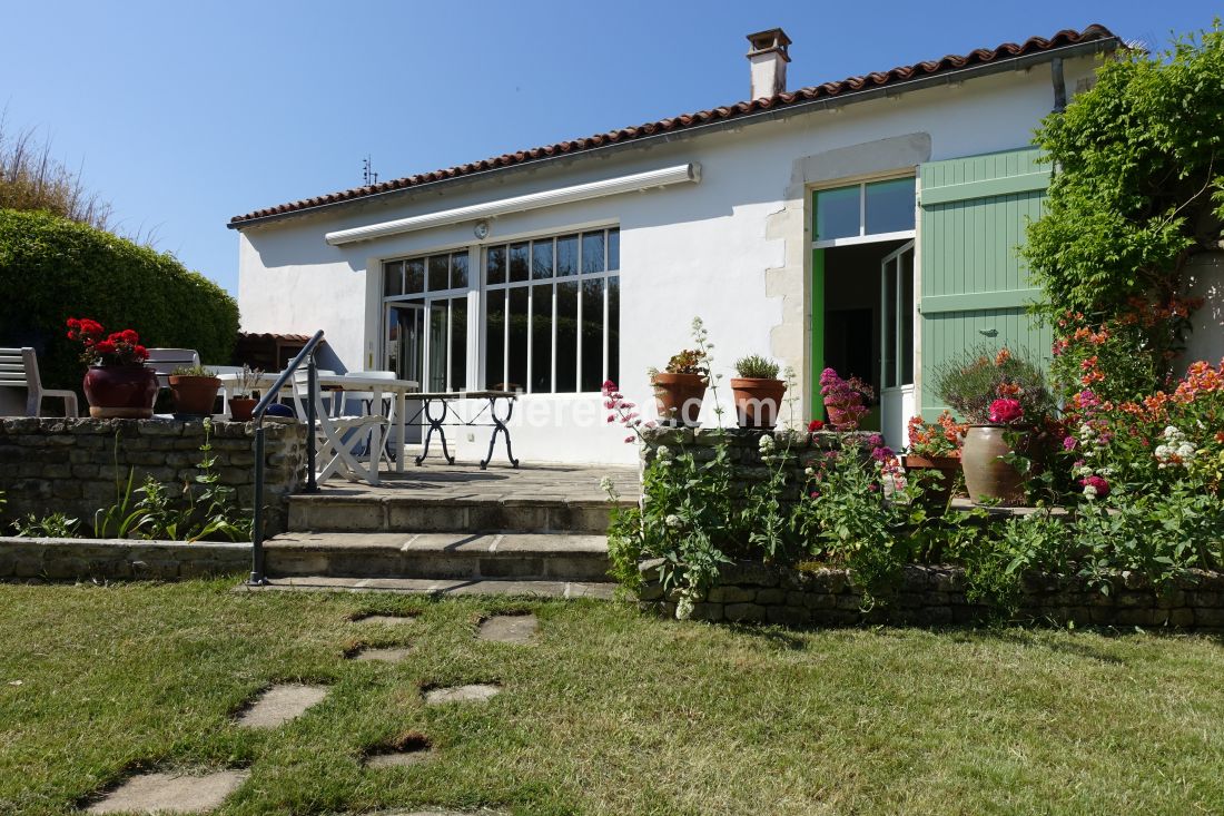 Photo 4: An accomodation located in Saint-Martin-de-R&eacute; on ile de R&eacute;.