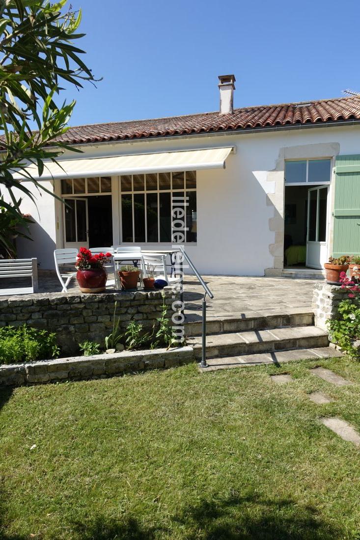 Photo 5: An accomodation located in Saint-Martin-de-R&eacute; on ile de R&eacute;.