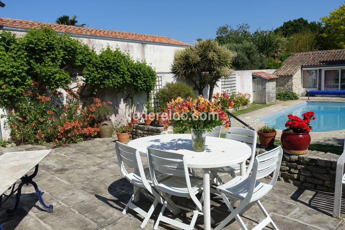 Photo 7: An accomodation located in Saint-Martin-de-R&eacute; on ile de R&eacute;.