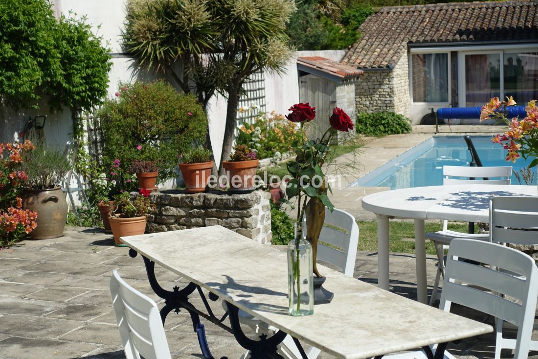 Photo 10: An accomodation located in Saint-Martin-de-R&eacute; on ile de R&eacute;.