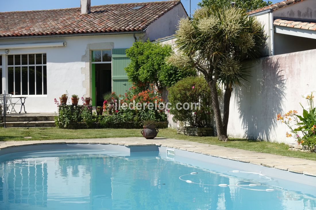 Photo 12: An accomodation located in Saint-Martin-de-R&eacute; on ile de R&eacute;.