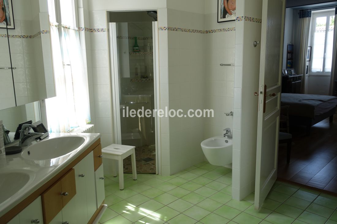 Photo 14: An accomodation located in Saint-Martin-de-R&eacute; on ile de R&eacute;.
