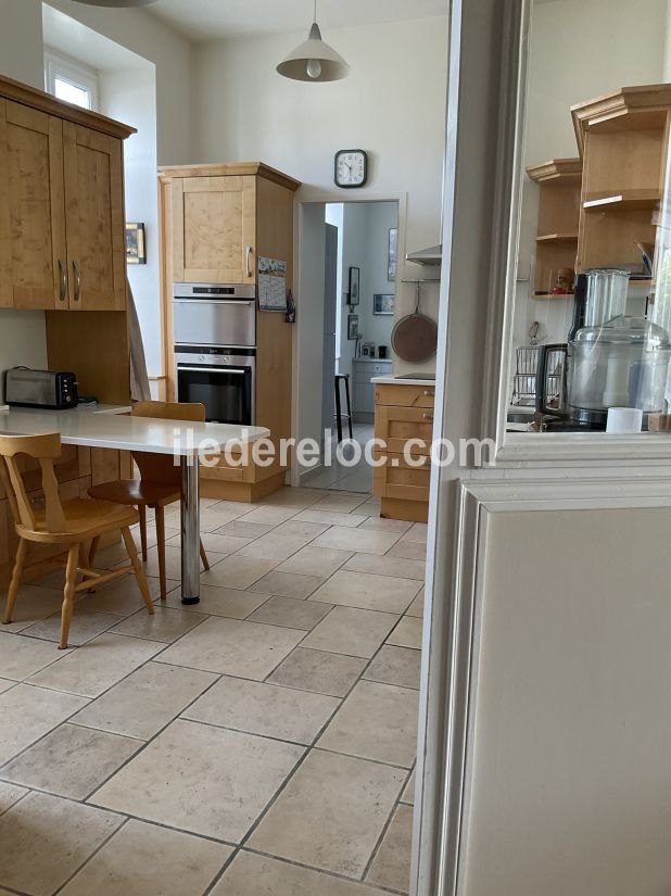 Photo 6: An accomodation located in Saint-Martin-de-R&eacute; on ile de R&eacute;.