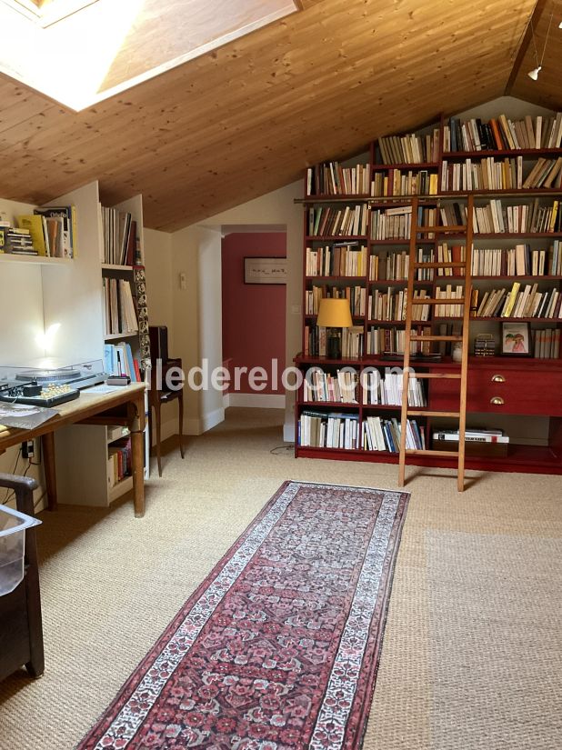 Photo 38: An accomodation located in Saint-Martin-de-R&eacute; on ile de R&eacute;.