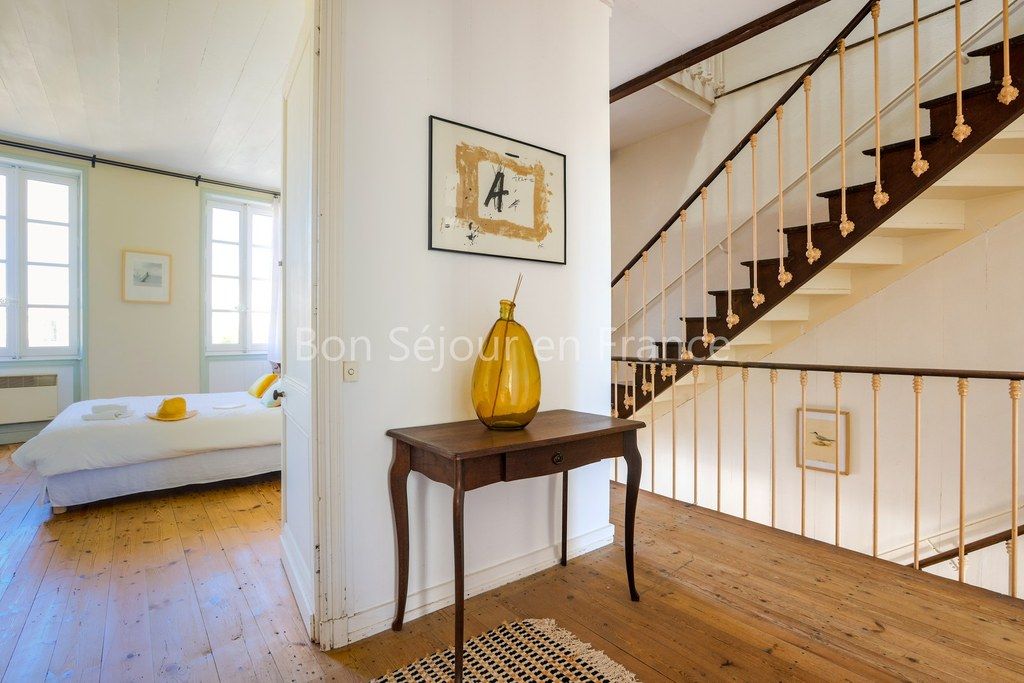 Photo 16: An accomodation located in Saint-Martin-de-R&eacute; on ile de R&eacute;.