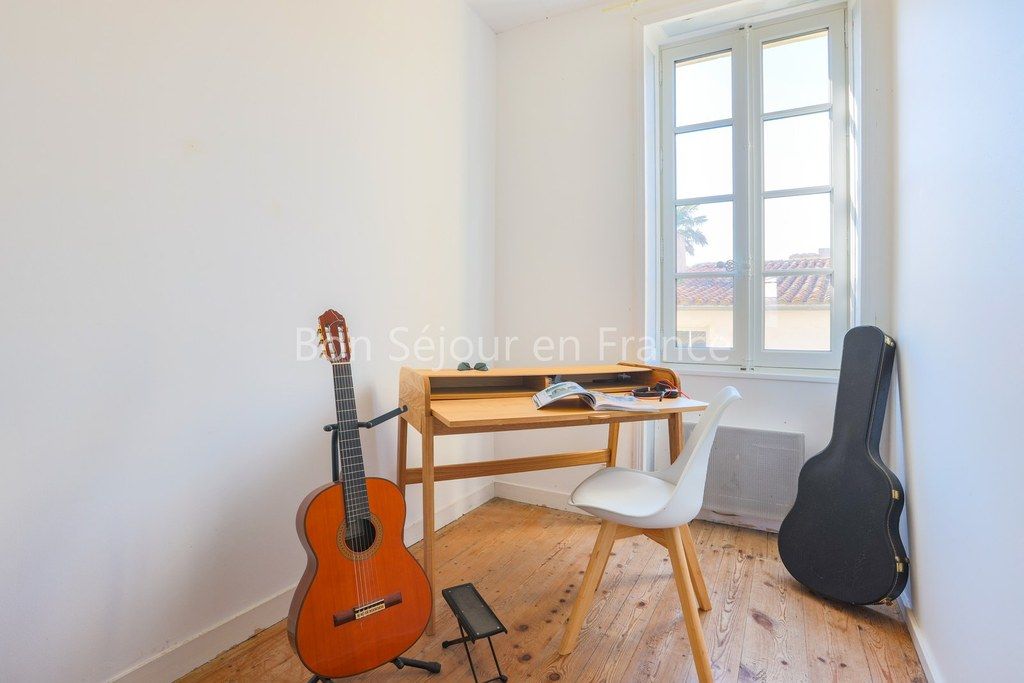 Photo 17: An accomodation located in Saint-Martin-de-R&eacute; on ile de R&eacute;.