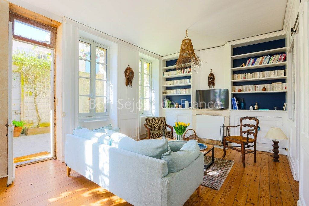 Photo 5: An accomodation located in Saint-Martin-de-R&eacute; on ile de R&eacute;.