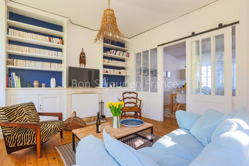 Photo 6: An accomodation located in Saint-Martin-de-R&eacute; on ile de R&eacute;.