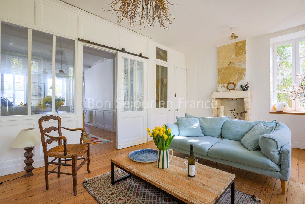 Photo 7: An accomodation located in Saint-Martin-de-R&eacute; on ile de R&eacute;.