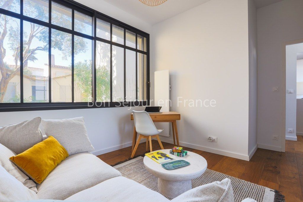 Photo 14: An accomodation located in Saint-Martin-de-R&eacute; on ile de R&eacute;.