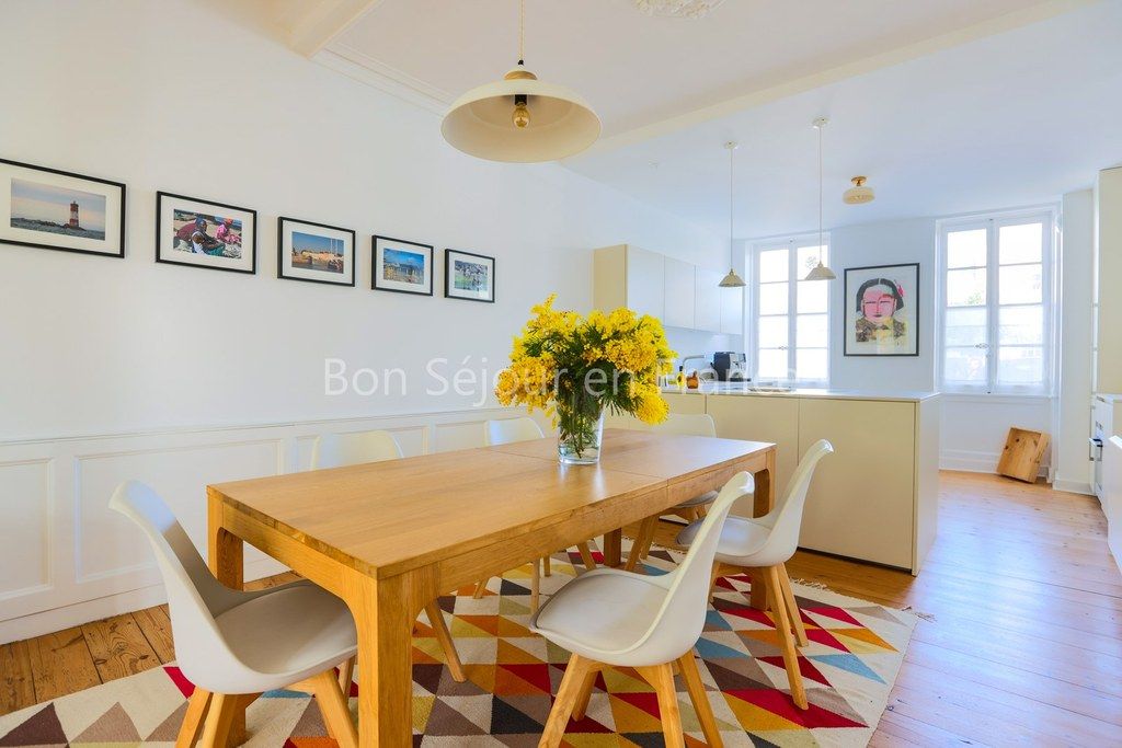 Photo 10: An accomodation located in Saint-Martin-de-R&eacute; on ile de R&eacute;.