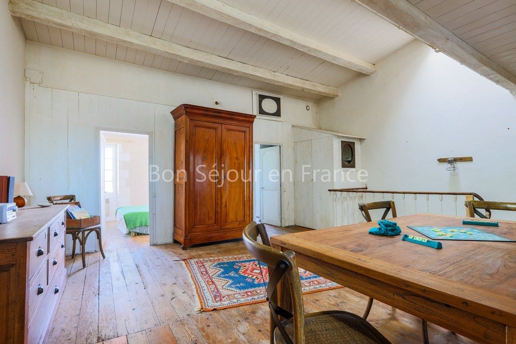 Photo 23: An accomodation located in Saint-Martin-de-R&eacute; on ile de R&eacute;.