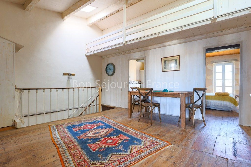 Photo 22: An accomodation located in Saint-Martin-de-R&eacute; on ile de R&eacute;.