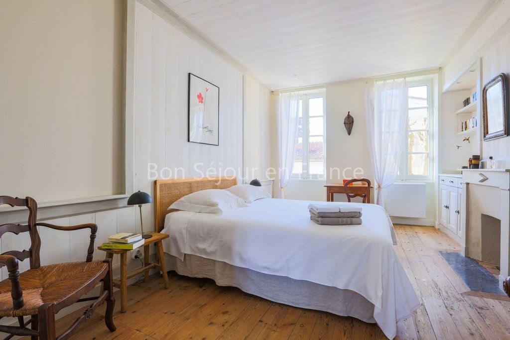 Photo 19: An accomodation located in Saint-Martin-de-R&eacute; on ile de R&eacute;.