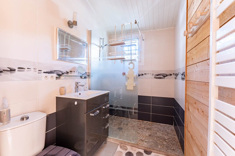 Photo 14: An accomodation located in Le Bois-Plage-en-R&eacute; on ile de R&eacute;.