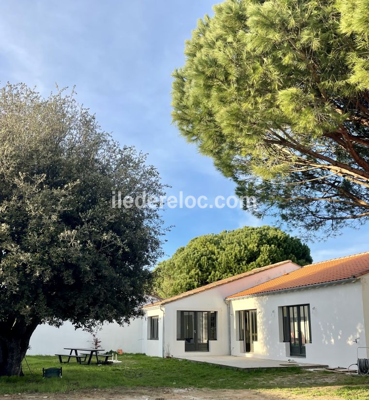 Photo 13: An accomodation located in La Couarde-sur-mer on ile de R&eacute;.