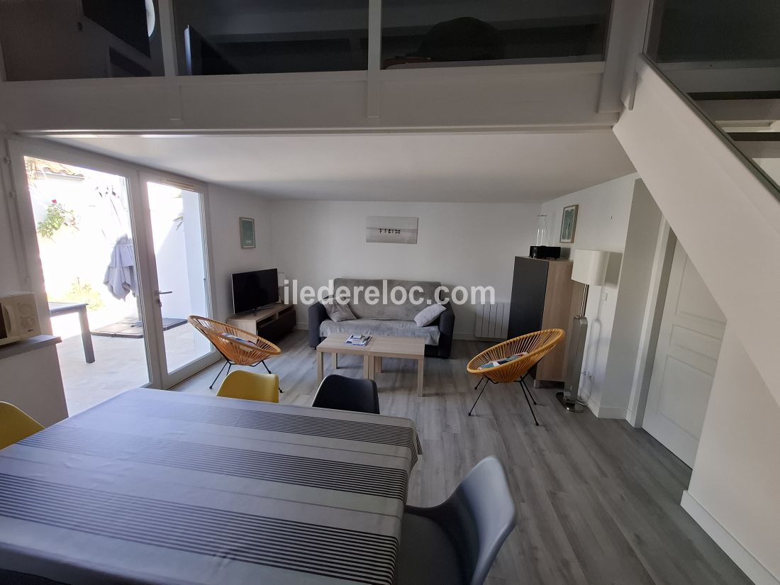 Photo 8: An accomodation located in Les Portes-en-R&eacute; on ile de R&eacute;.