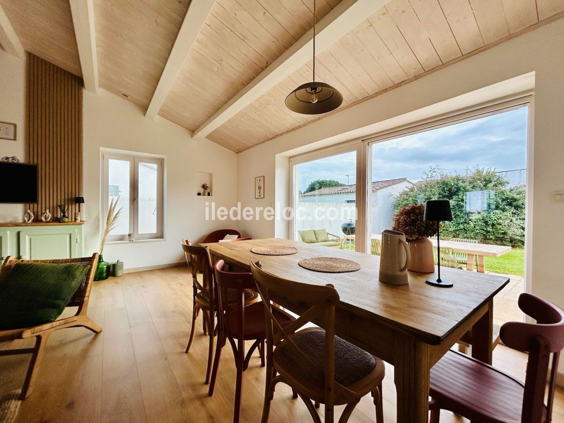 Photo 10: An accomodation located in La Couarde-sur-mer on ile de R&eacute;.