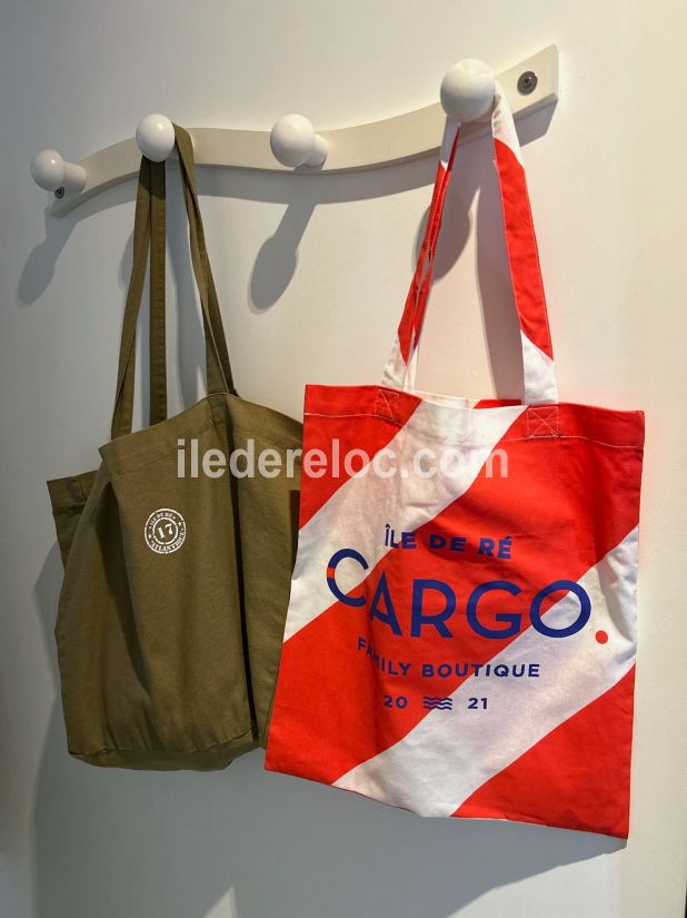 Photo 35: An accomodation located in La Couarde-sur-mer on ile de R&eacute;.