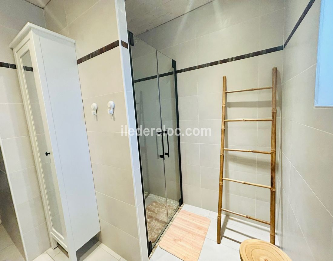 Photo 34: An accomodation located in La Couarde-sur-mer on ile de R&eacute;.