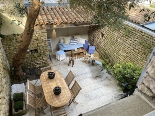 Ile de Ré:Pretty little house nestled in an alley