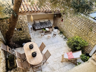 Ile de Ré:Pretty little house nestled in an alley