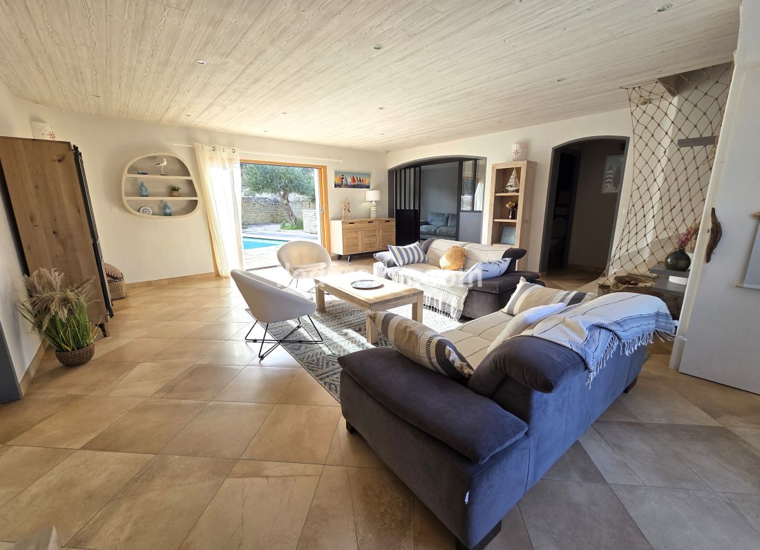 Photo 7: An accomodation located in La Couarde-sur-mer on ile de R&eacute;.