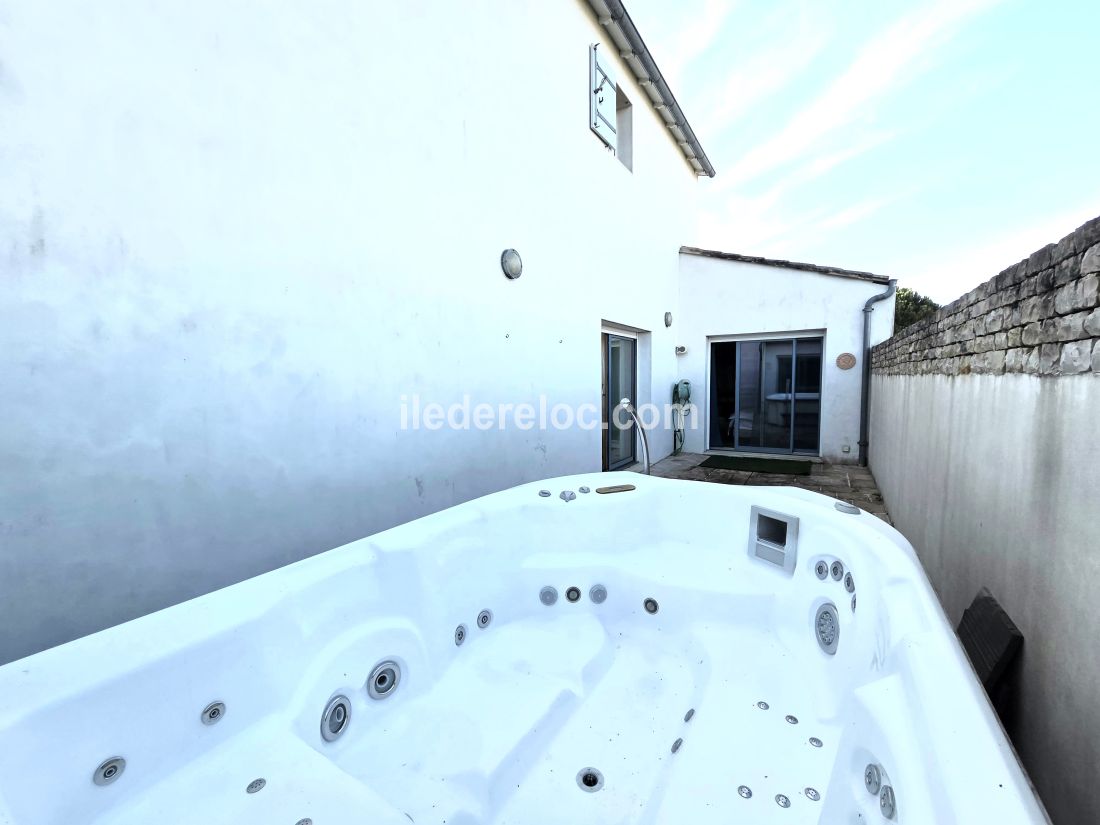 Photo 24: An accomodation located in La Couarde-sur-mer on ile de R&eacute;.