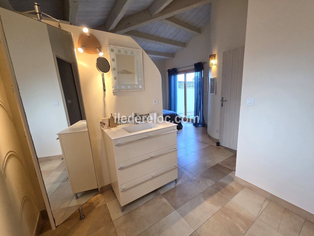 Photo 22: An accomodation located in La Couarde-sur-mer on ile de R&eacute;.