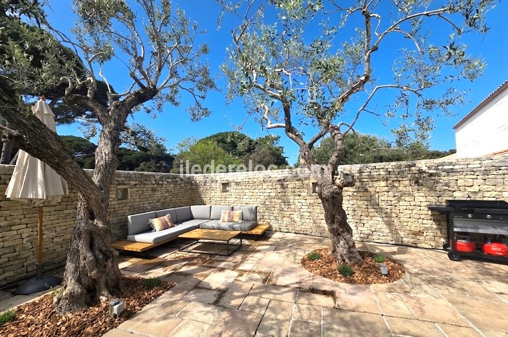 Photo 5: An accomodation located in La Couarde-sur-mer on ile de R&eacute;.